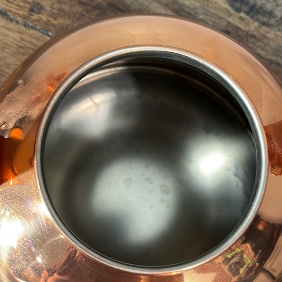 Solid copper teapot with wooden top handle. Missing lid. - Picture 9 of 11